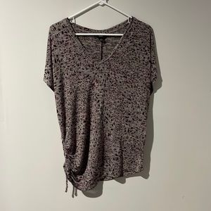 NWOT Simply Vera short sleeve blouse. Purple . Ruching on bottom right side